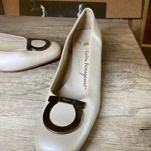 Salvatore Ferragamo pumps , beige size 5 1/2 B